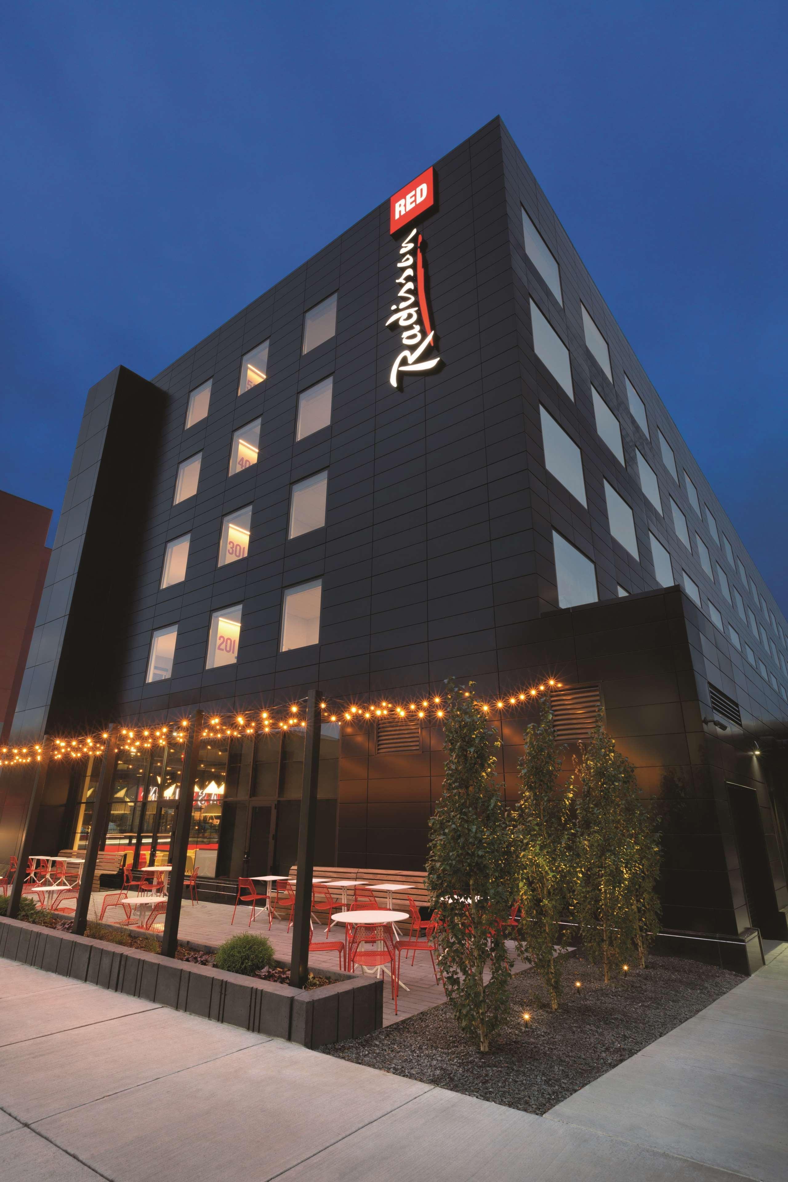 Radisson Red Minneapolis Downtown Exterior photo